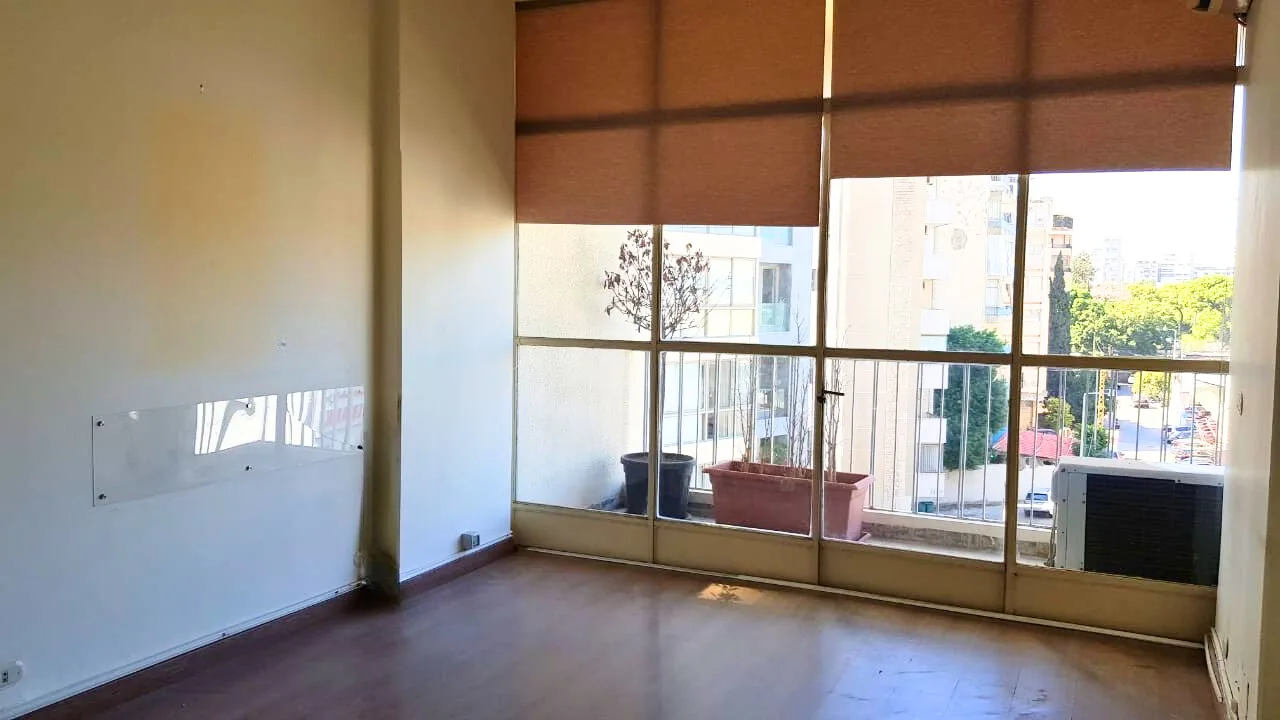 Office for rent in Badaro
