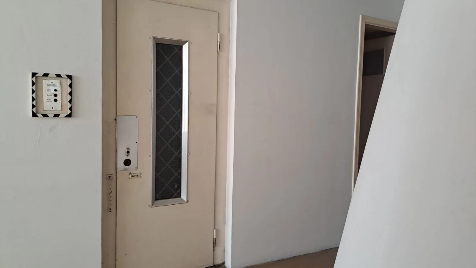 Apartment for Sale in Mar Elias, Beirut, Lebanon — الصورة 6