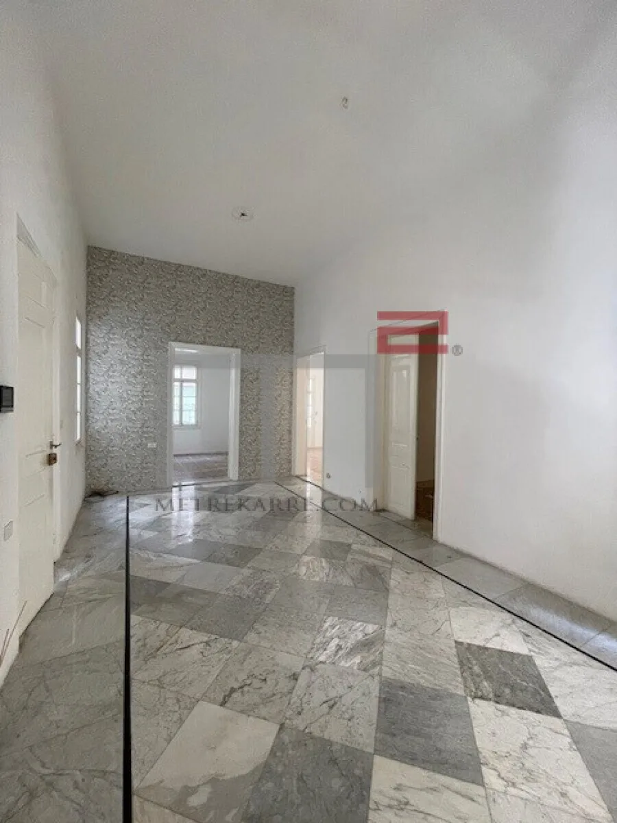 Office for Rent in Gemmayze — الصورة 3