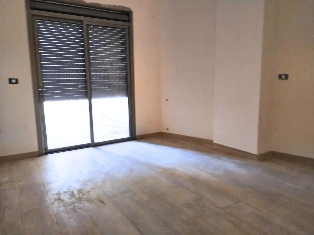 Apartment for Sale in Ballouneh, Lebanon — الصورة 8