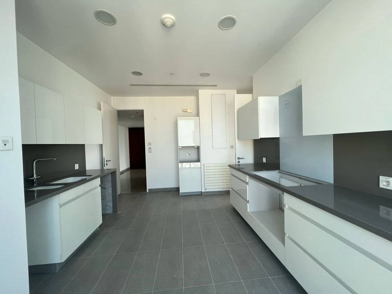 Apartment for Sale in Achrafieh, Beirut, Lebanon — الصورة 5