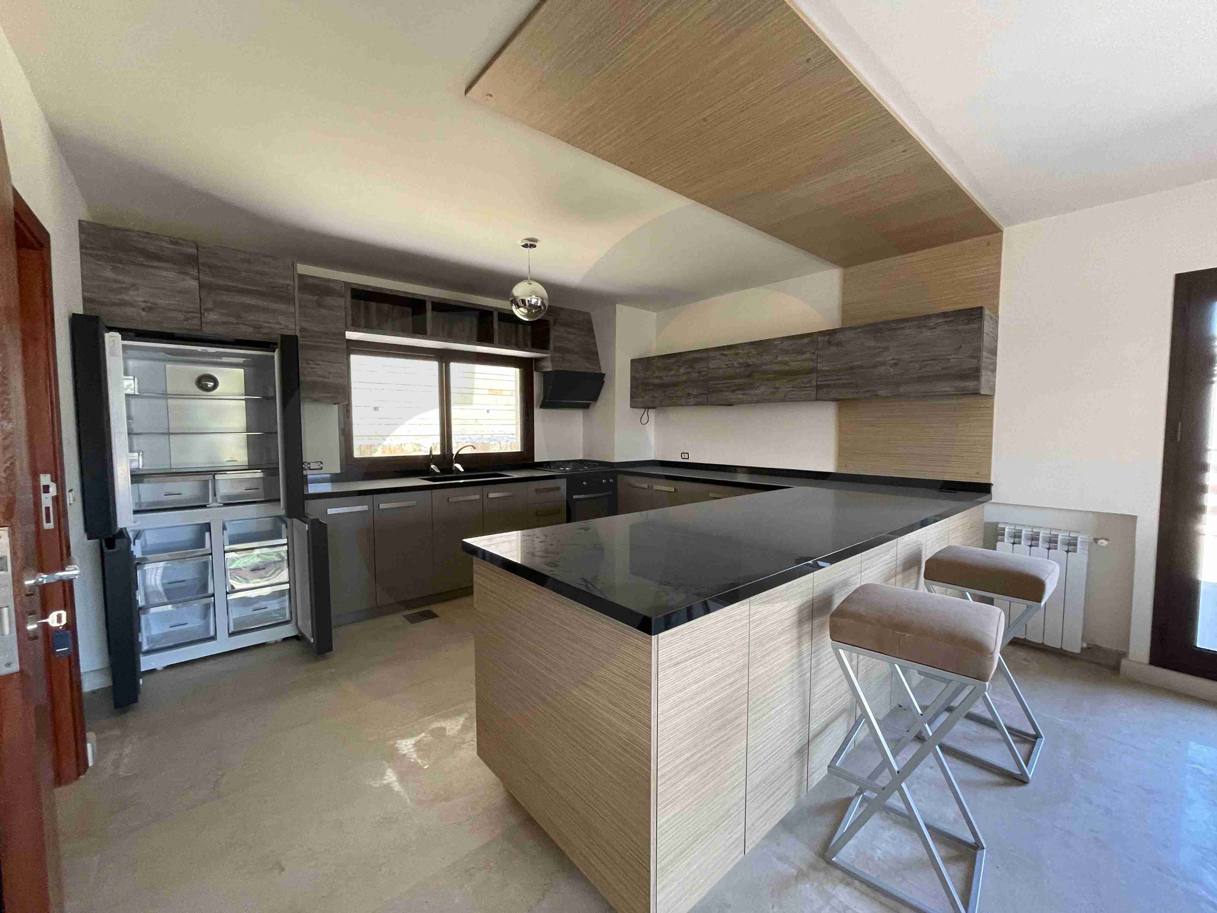 Prime location triplex in faqra club — الصورة 3
