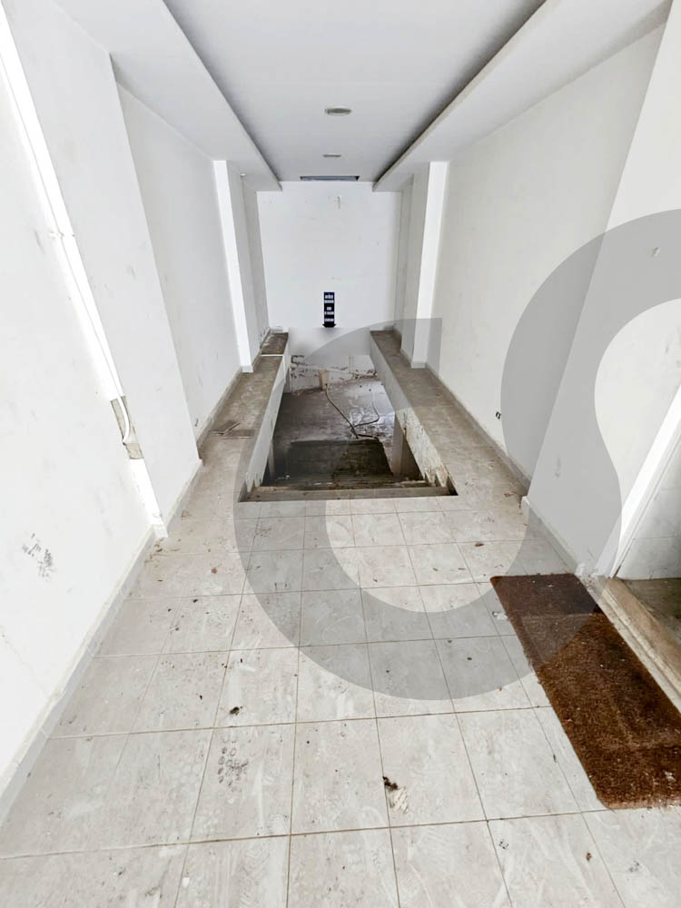Prime location shop+2 warehouses for sale in zalka — الصورة 2