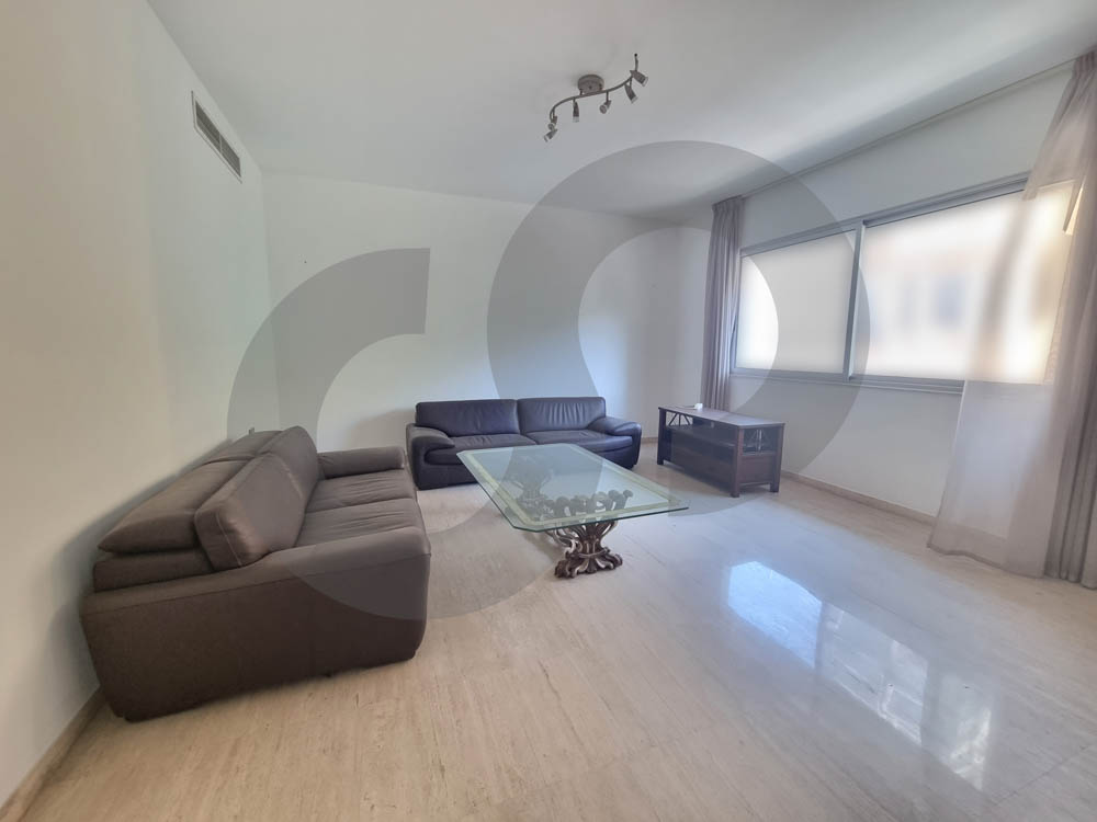 Spacious apartment in Achrafieh Sursock — الصورة 3
