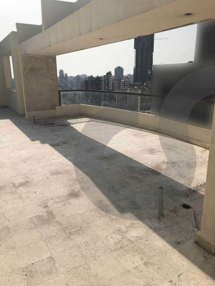 Luxurious 440sqm with a Roof in Achrafieh — الصورة 3