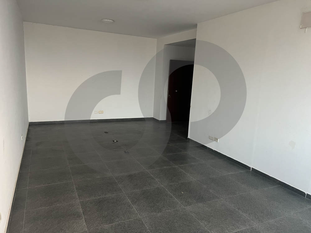 68 sqm Office in High-End Building - Prime Location — الصورة 3
