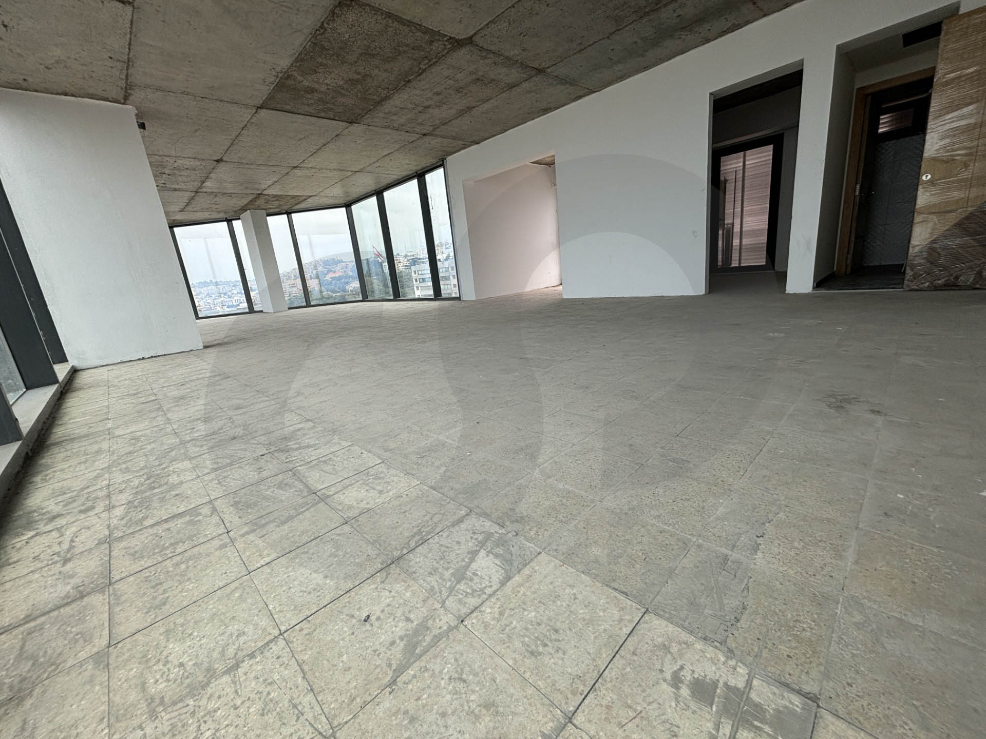 ELEVATE YOUR BUSINESS IN THIS PRIME LOCATION DBAYEH — الصورة 2