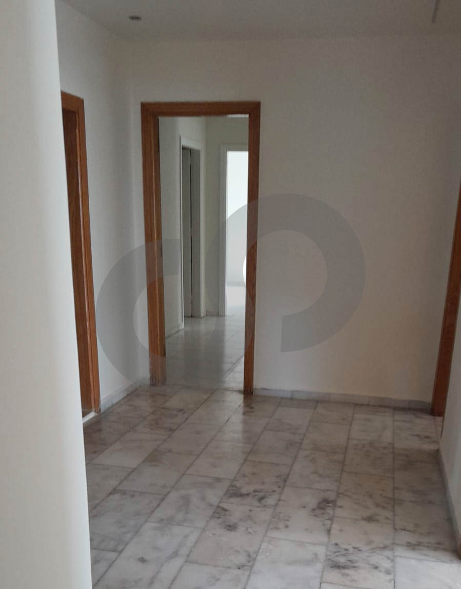 335 sqm Apartment for Sale or Rent in Adma | Spacious with Sea View, Balcony & Garden — الصورة 3