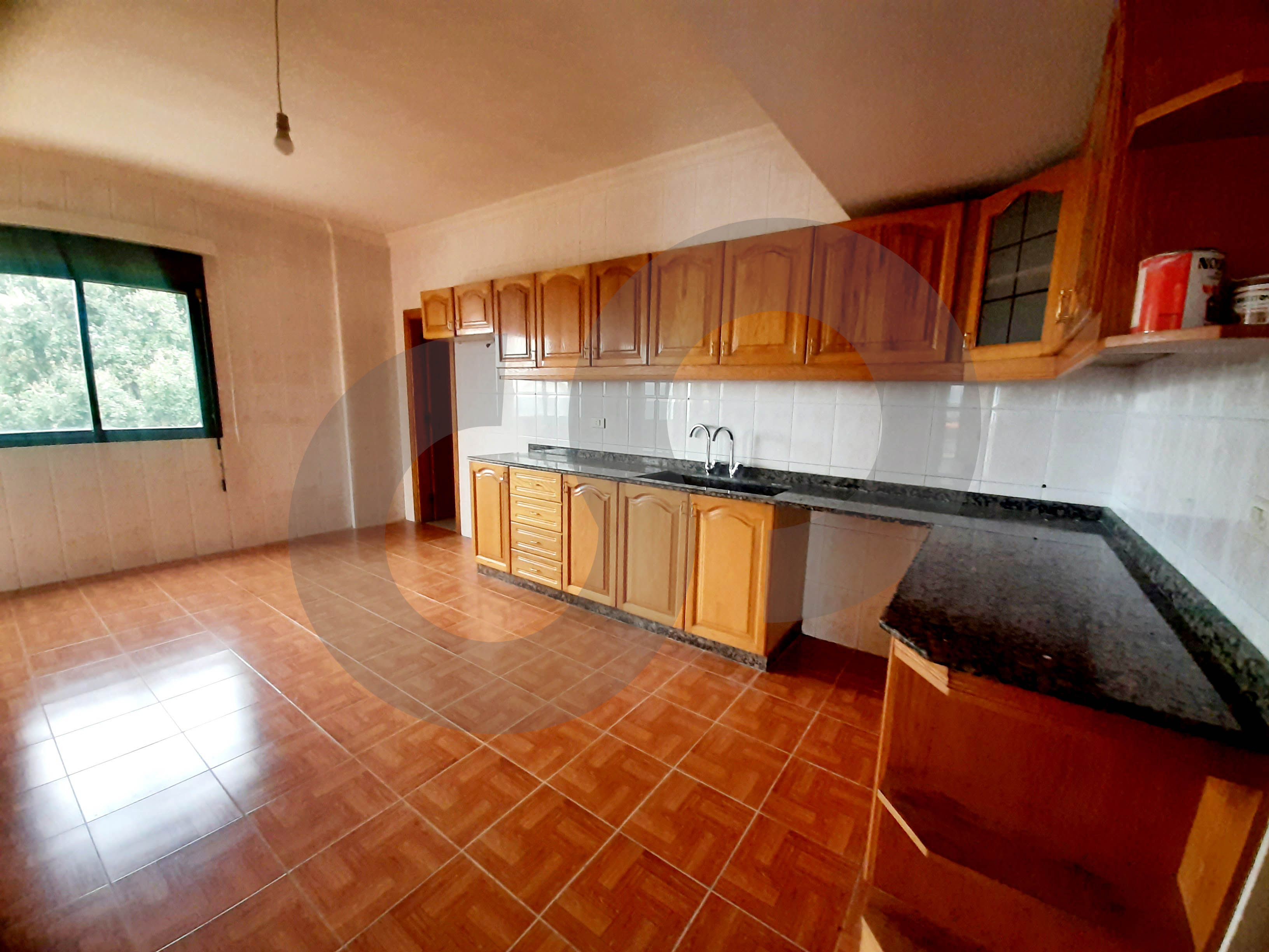 335 sqm Apartment for Rent in Adma | Spacious with Sea View, Balcony & Garden — الصورة 3