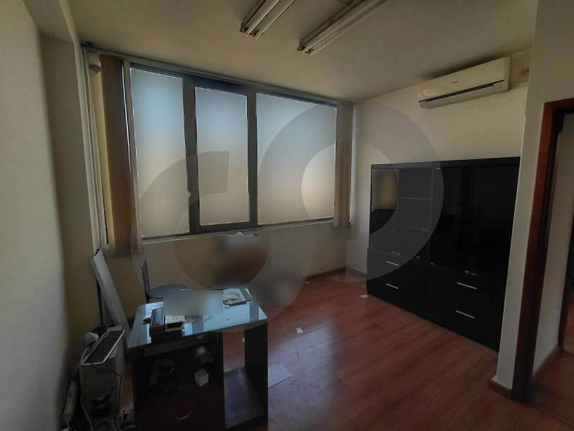 strategically located,on the highway,office,Daoura — الصورة 3