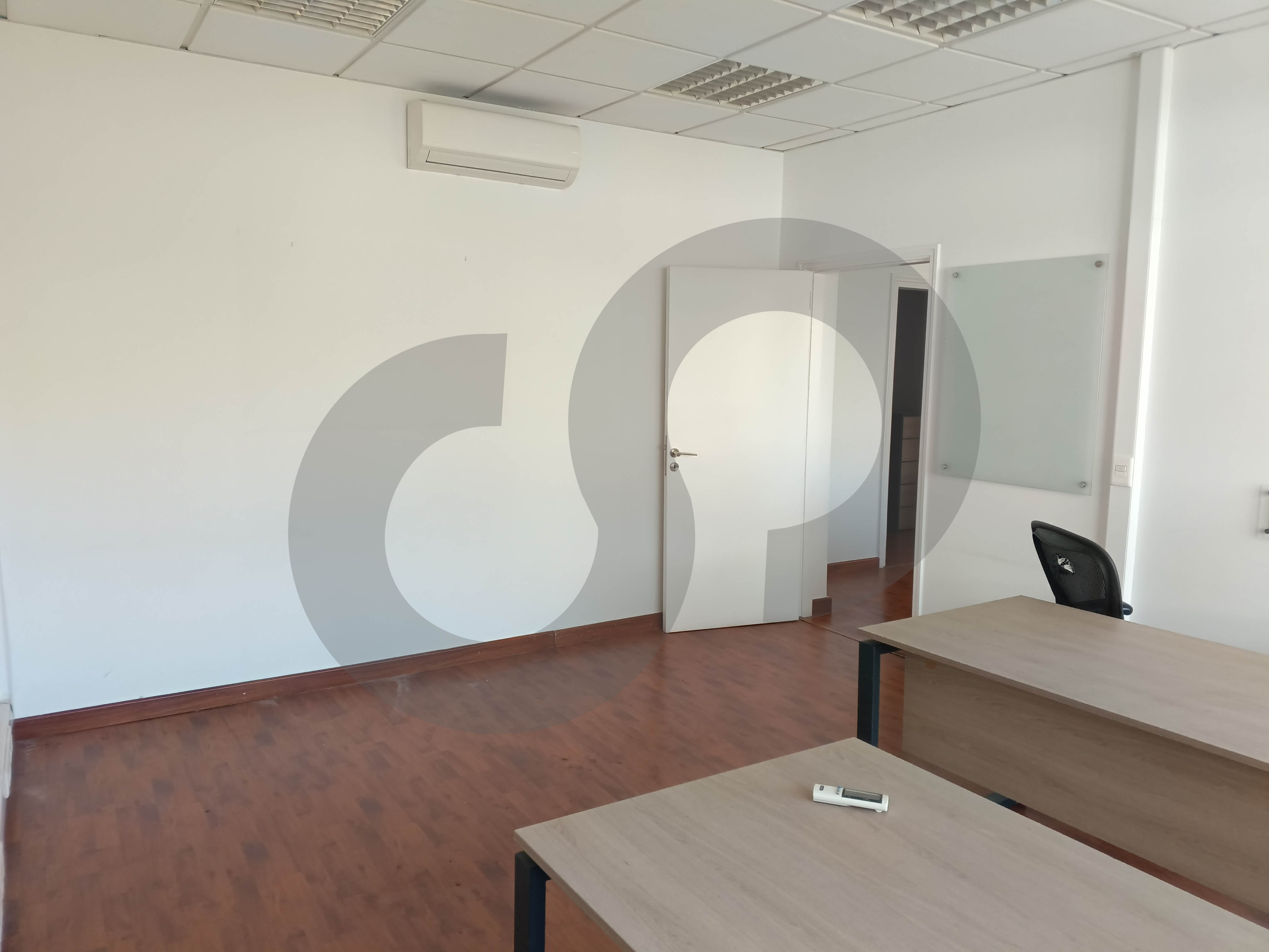 Spacious Layout,Apartment or Office,achrafieh — photo 3