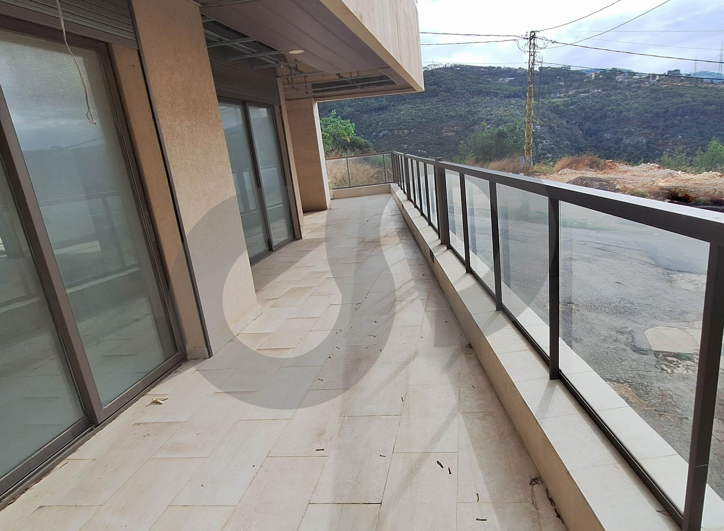 A Bright, Spacious Home with a Stunning Terrace in Monteverde — الصورة 3