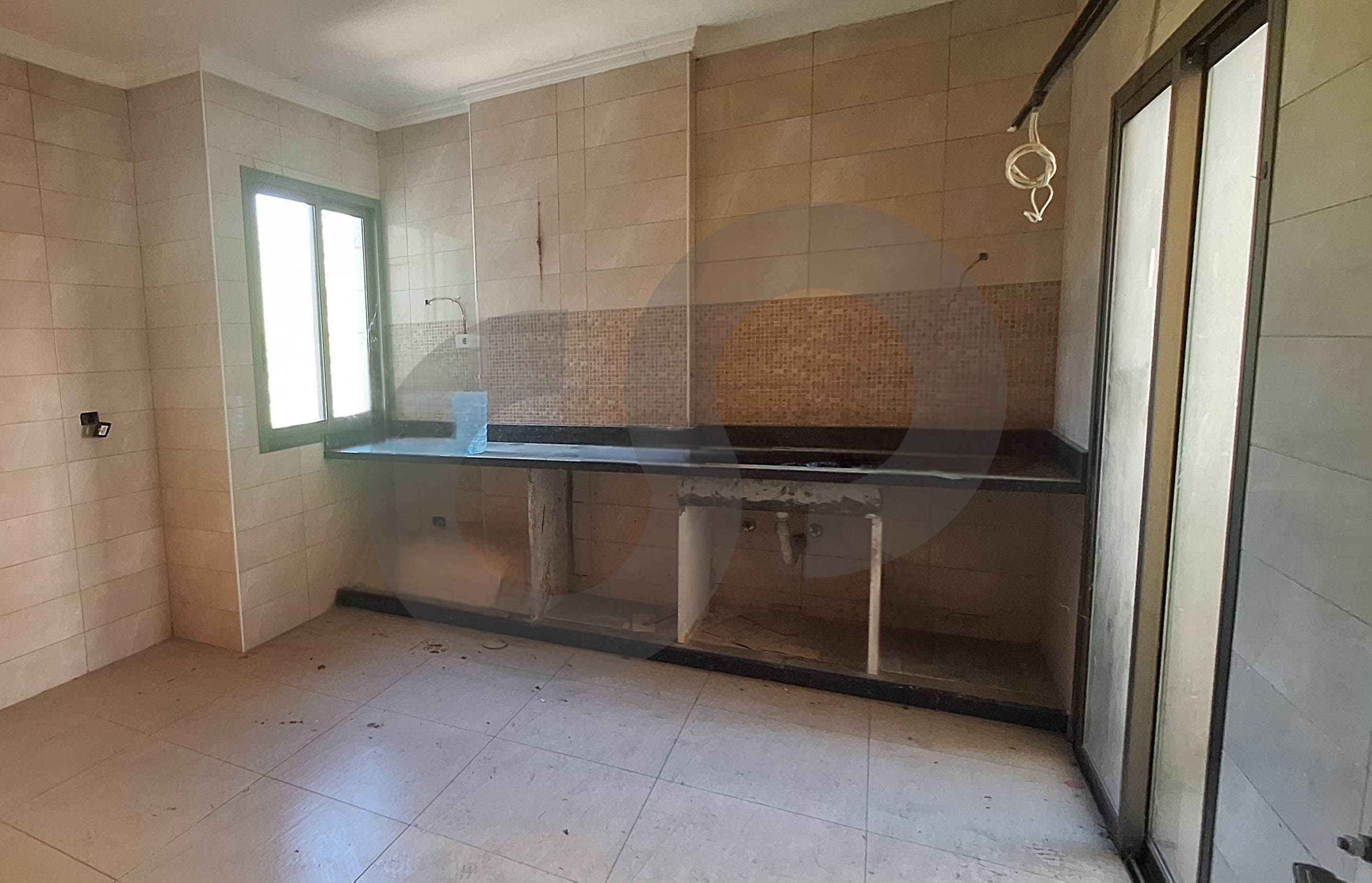 Spacious Duplex with Open Views in a Calm & Bright Setting in Mansourieh for sale — الصورة 3