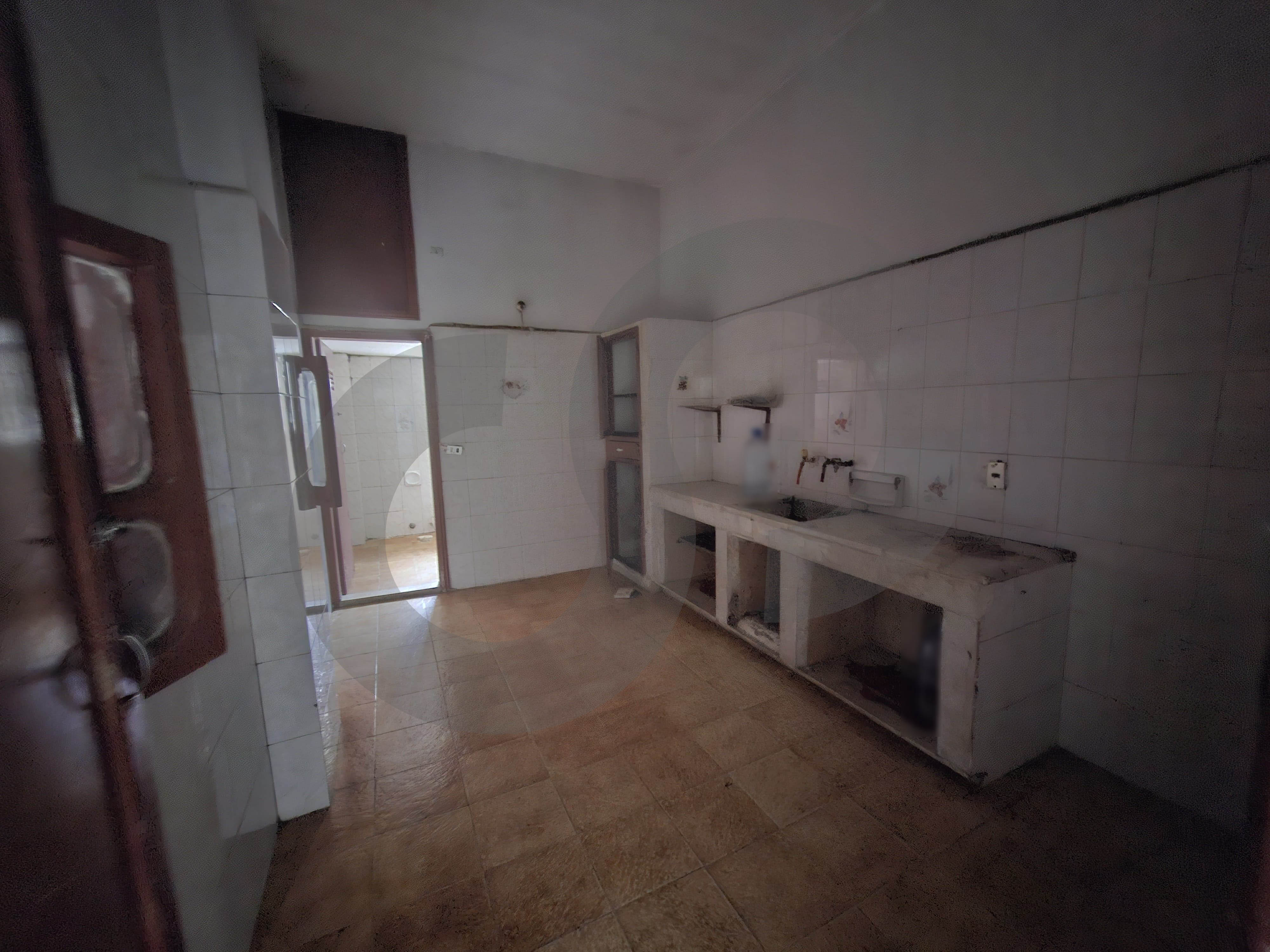 Building, garden, storage room, Jezzine — الصورة 3