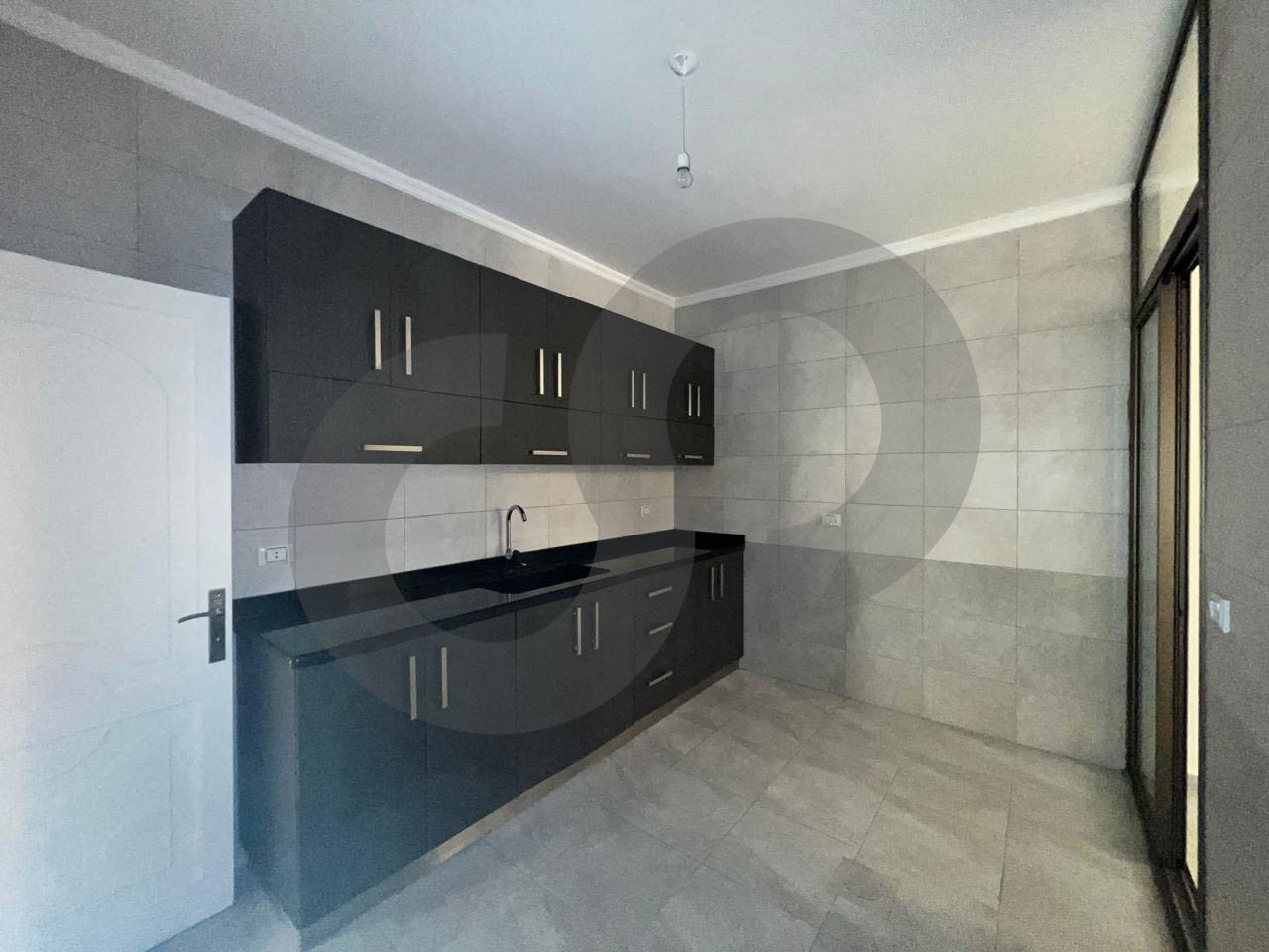 Terrace, Artisan well, Parking spots , Khaldeh — الصورة 3