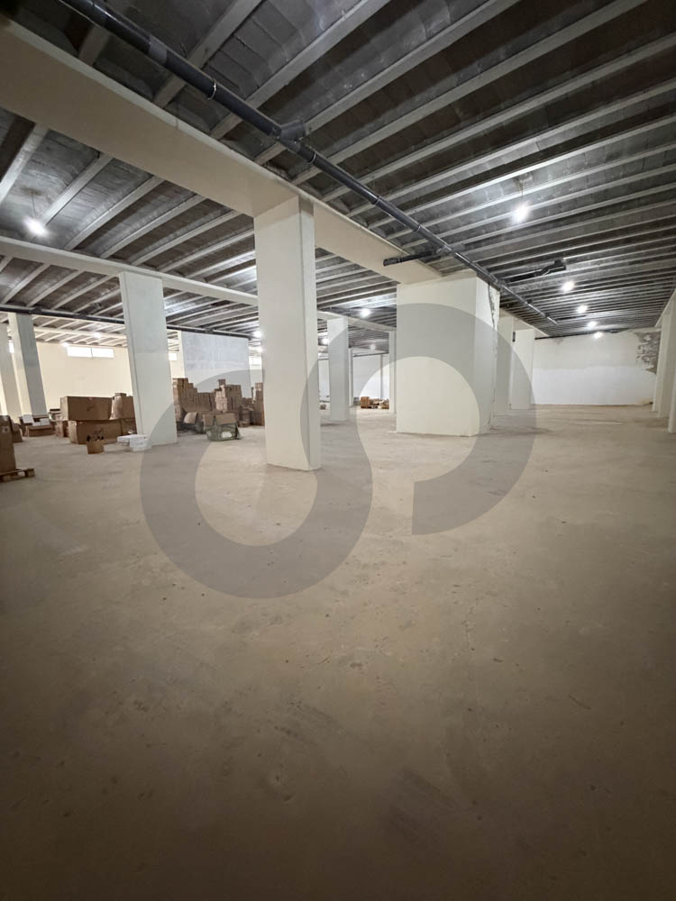 Depot for sale , Prime Location , Dbayeh — الصورة 3