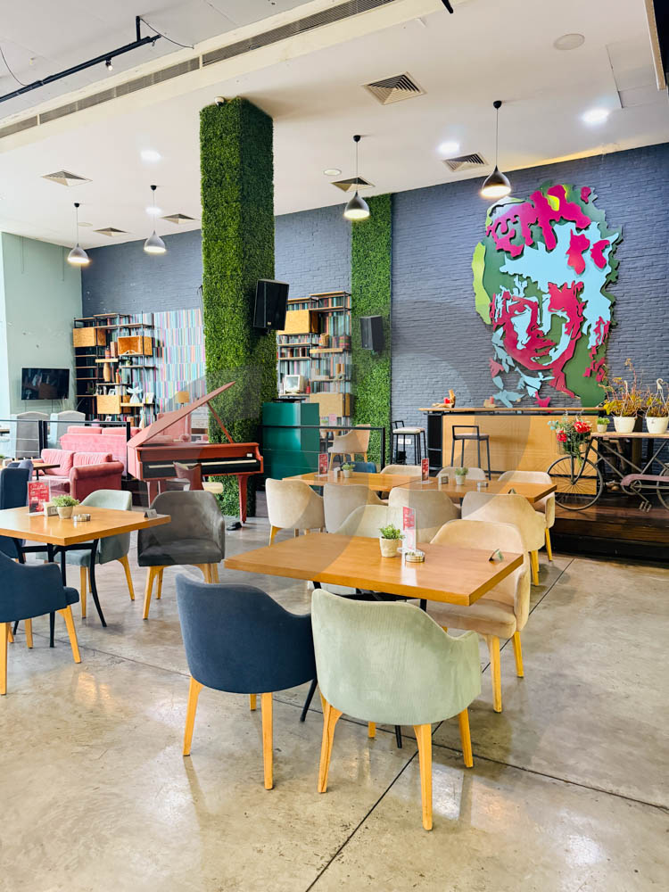 Fully equipped ,Restaurant for rent in kfarhbab — الصورة 3