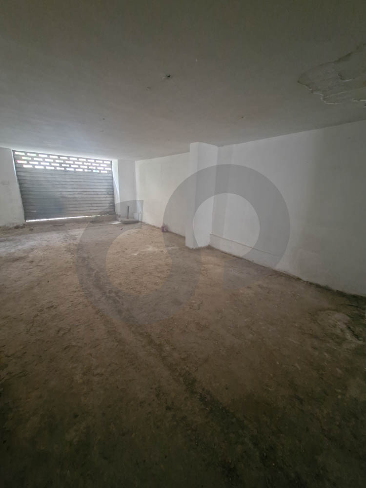 Warehouse located , Prime and quiet area of Amchit — الصورة 3