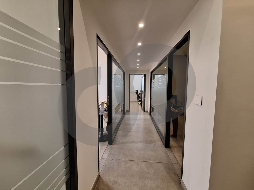 Prime Commercial Center in the Heart Jal El Dib — الصورة 3