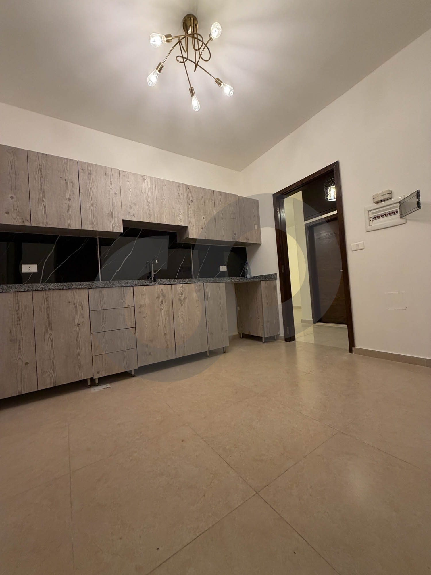 covered parking, 3 balconies, sea view, Dbaye — الصورة 3