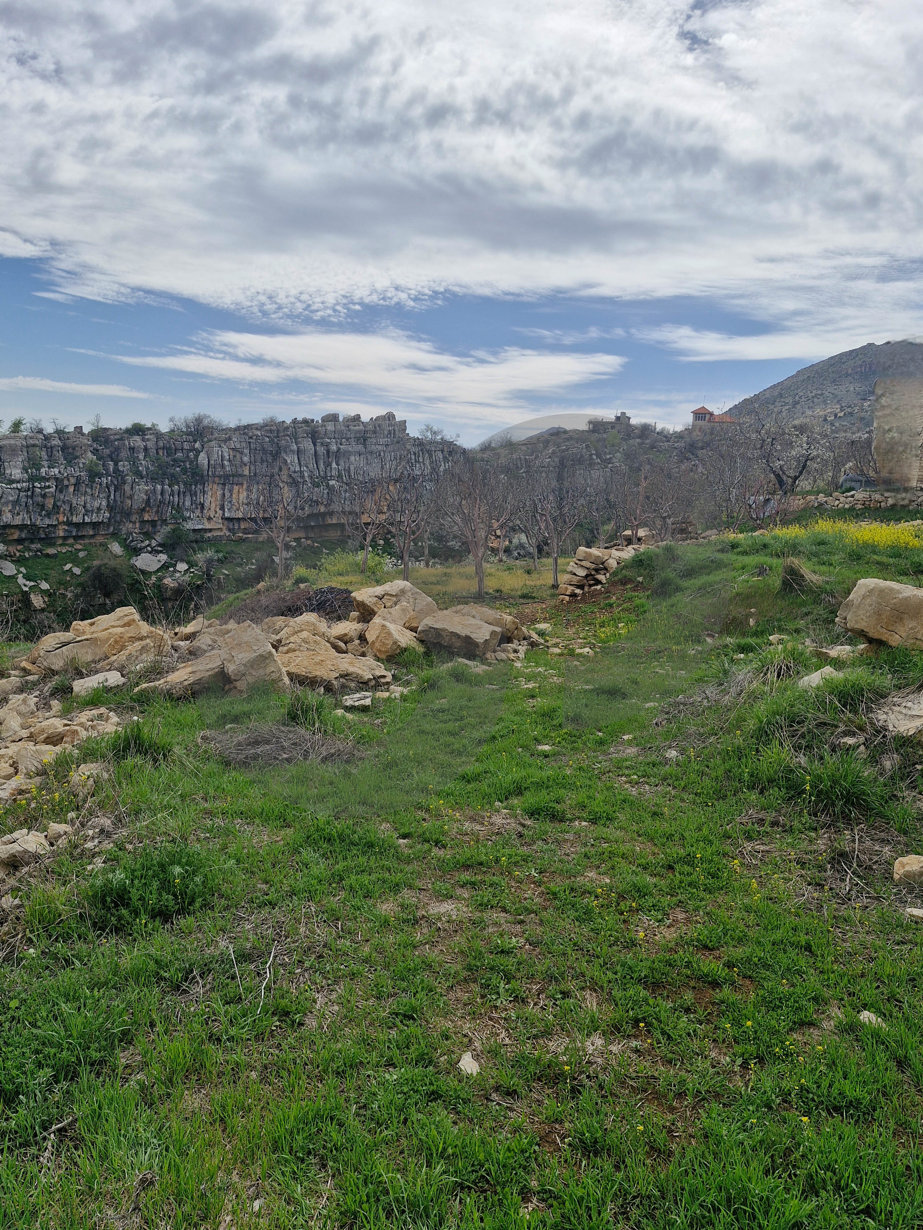 stunning open mountain view, prime area, Aaqoura — photo 3