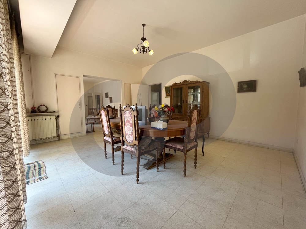 Parking space,Large balcony,Achrafieh -Sassine — الصورة 3