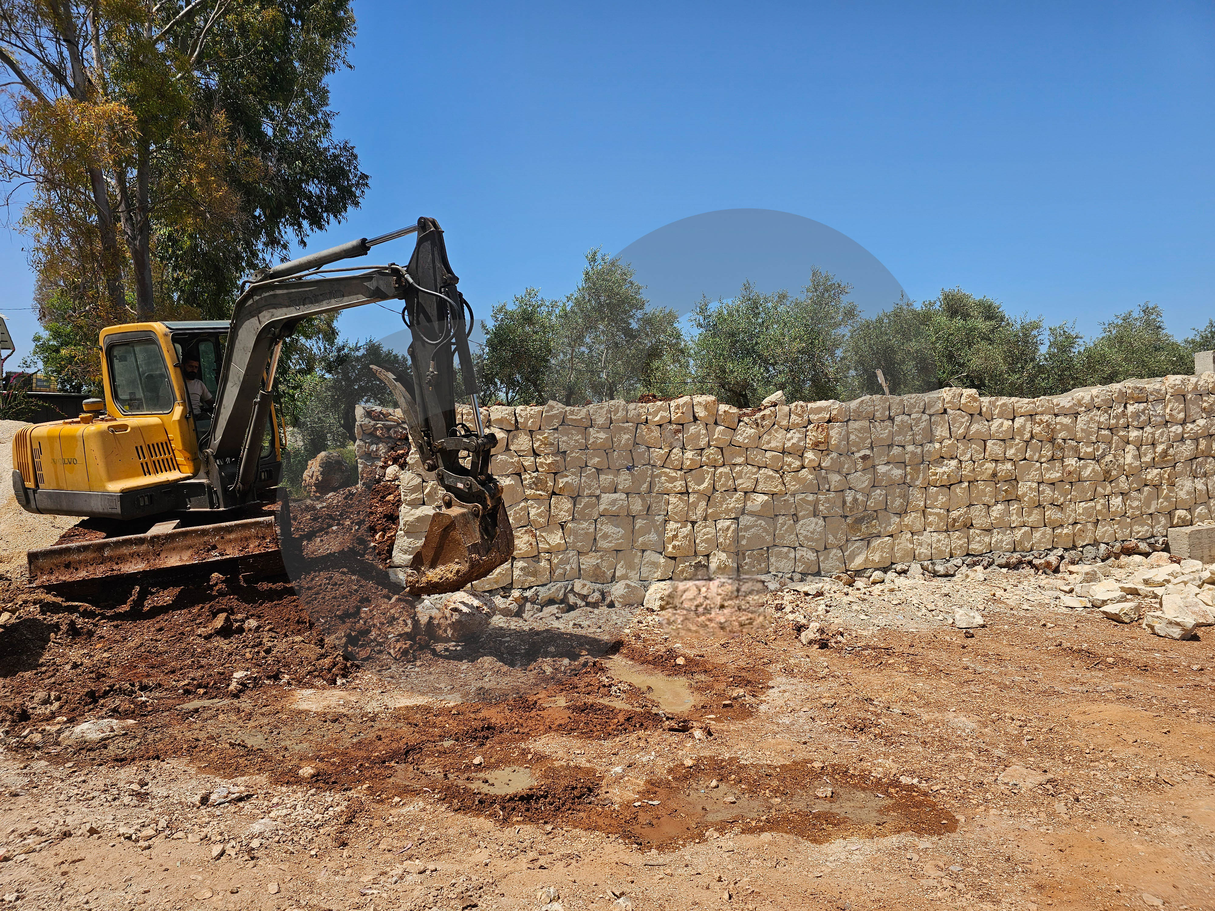 under construction, installments,Afesdik,Koura — الصورة 3
