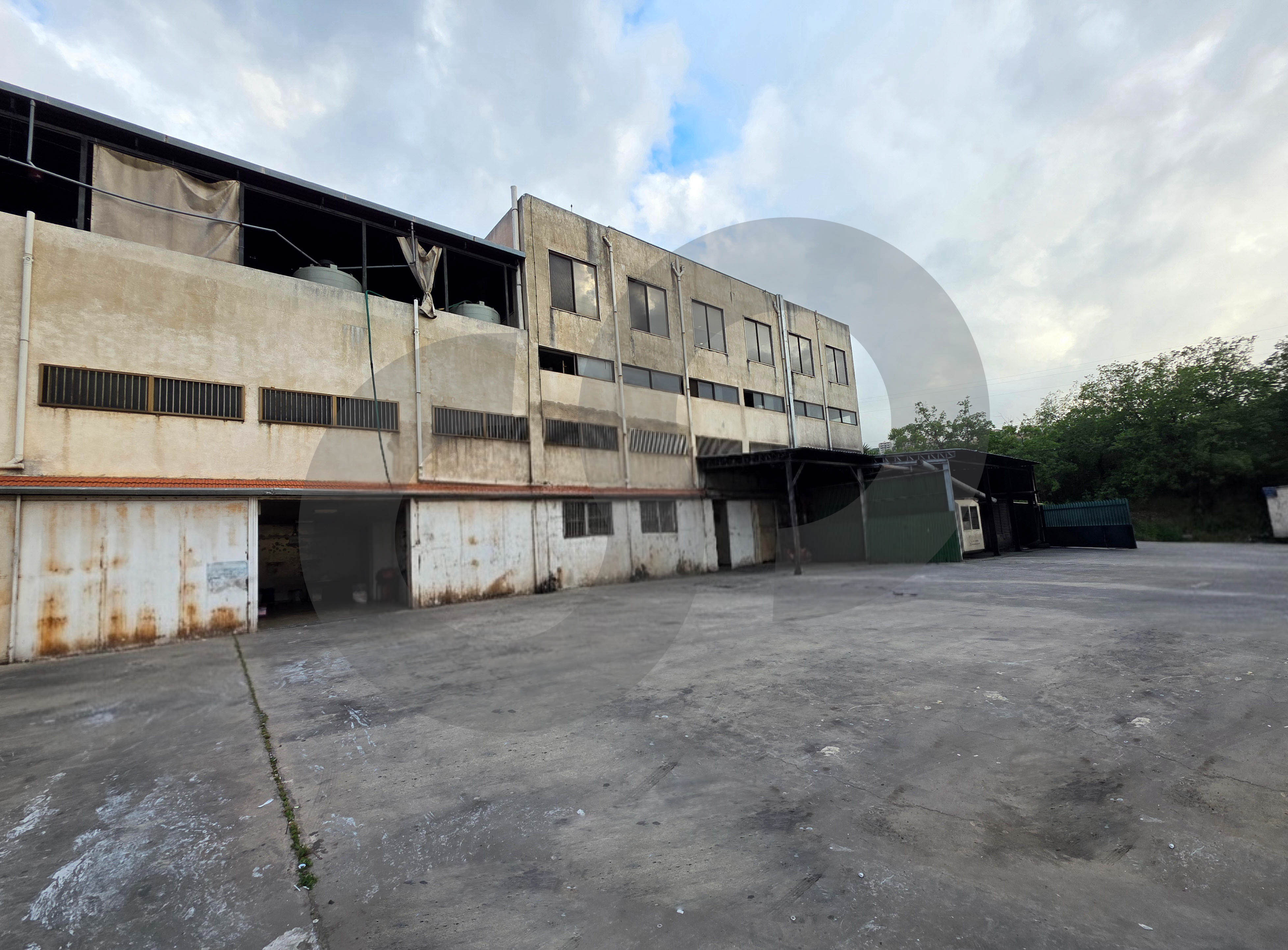 Prime 5000m2 Industrial Factory, B2 License, Baabda — photo 3