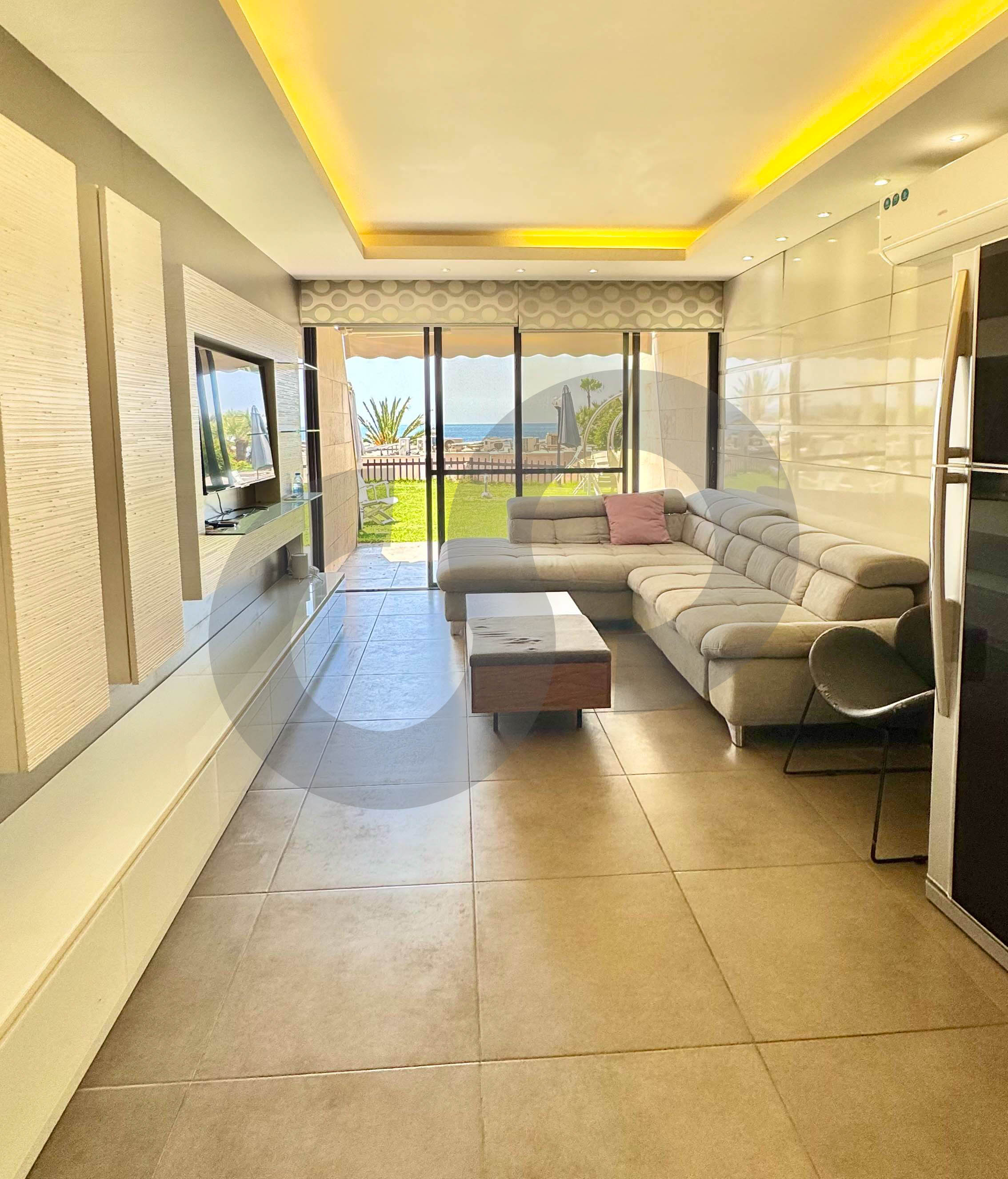 Prime location, garden, terrace, Halat sur mer, jbeil — الصورة 3