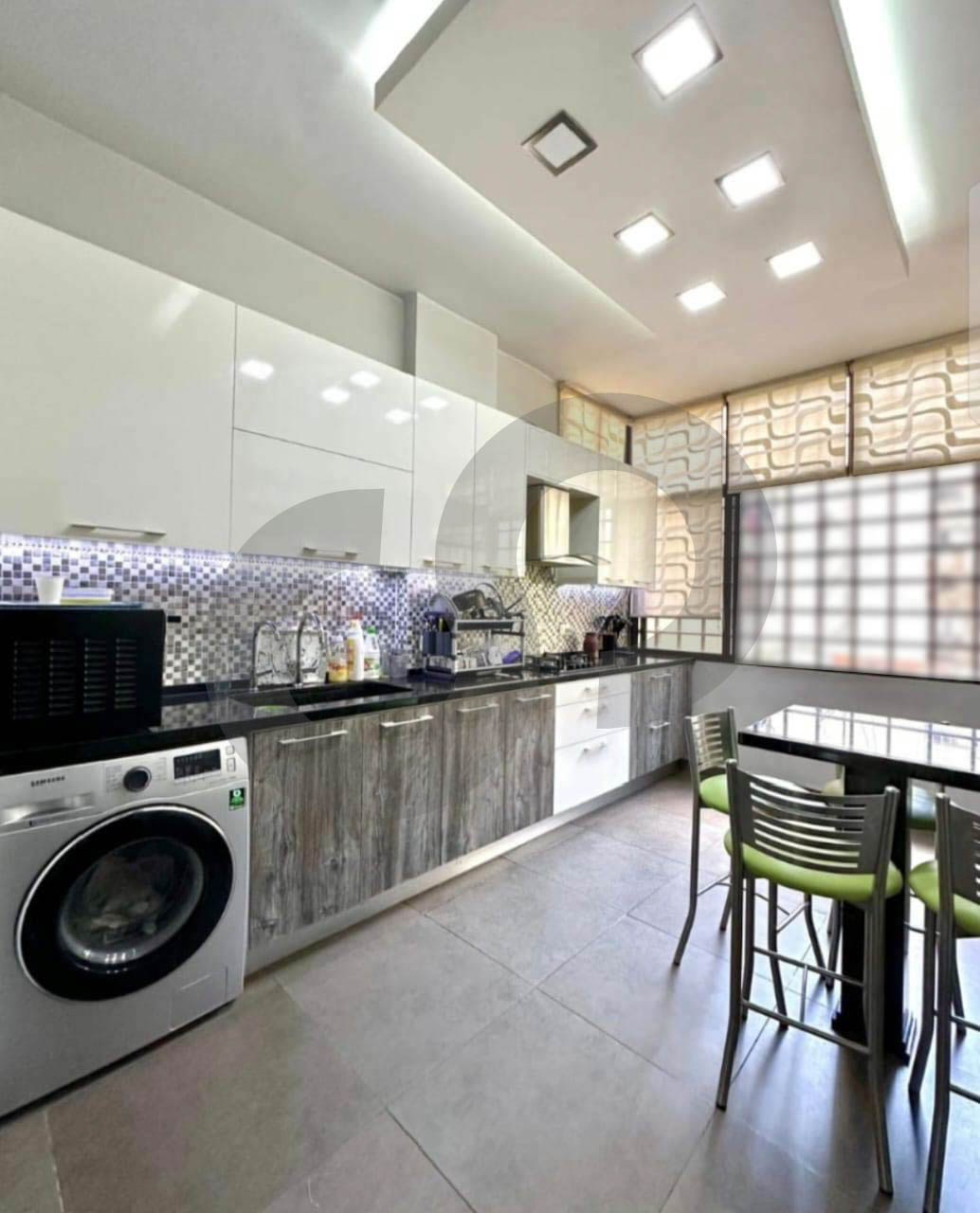 Fully Decorated, prime location, Ain El Remmaneh — الصورة 3