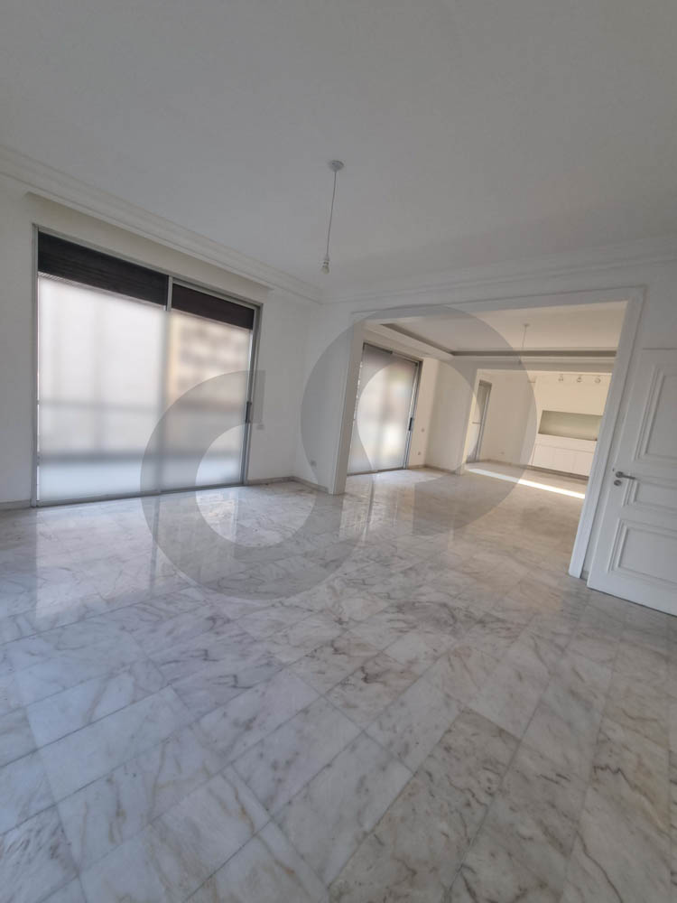 PRIME LOPCATION,CALM STREET, VERDUN-BEIRUT — الصورة 2