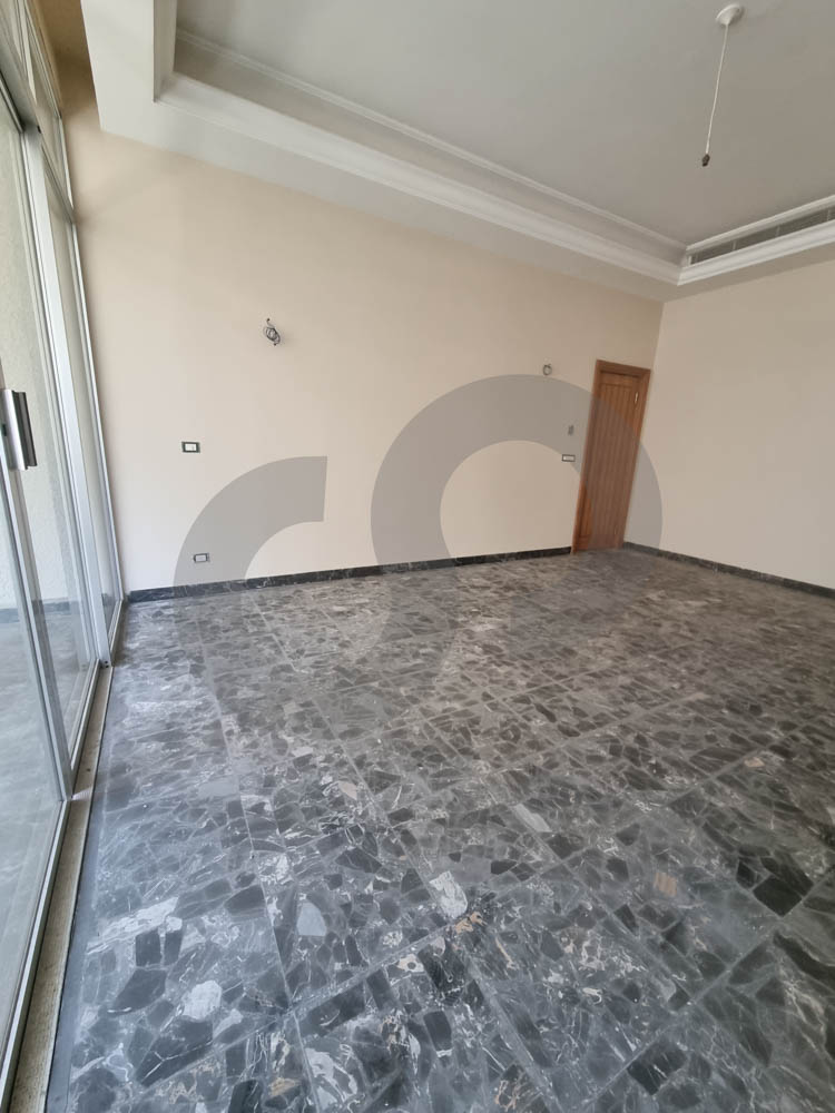 PRIME LOCATION, CALM STREET, VERDUN-BEIRUT — الصورة 2
