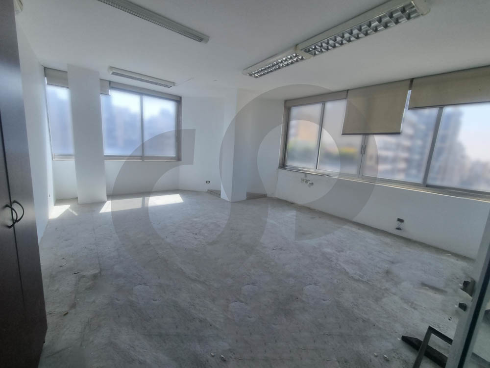 PRIME COMMERCIAL LOCATION, HEART OF VERDUN-BEIRUT — الصورة 2