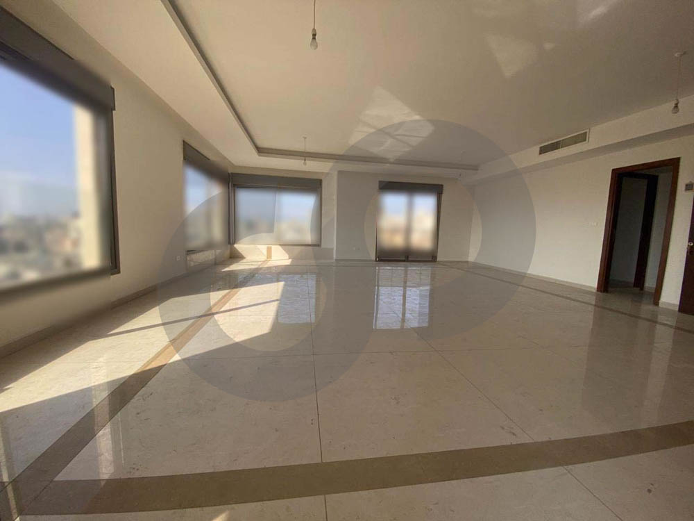 Elegant 300 sqm Apartment for Sale in Sioufi, Achrafieh – Modern Living at its finest — الصورة 2