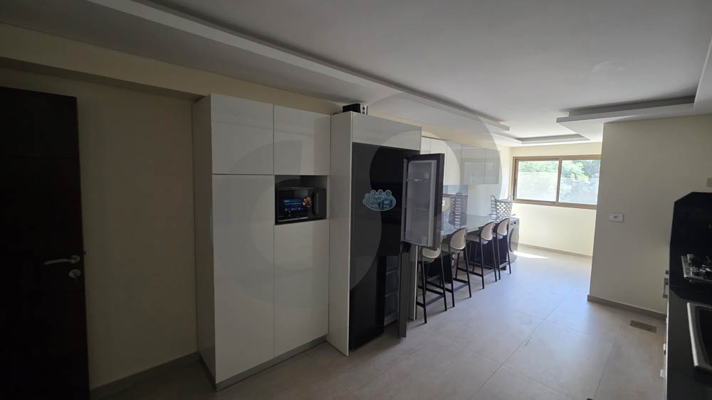 Calm area, surrounded by nature, panoramic view, high end, fully furnished — الصورة 2