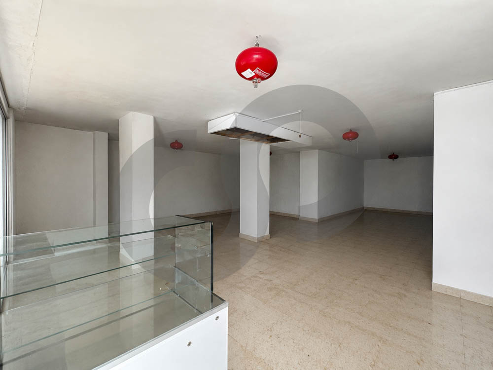 PRIME LOCATION / RESIDENTIAL AREA / SHOP FOR RENT / MAR TAKLA-BAABDA — الصورة 2