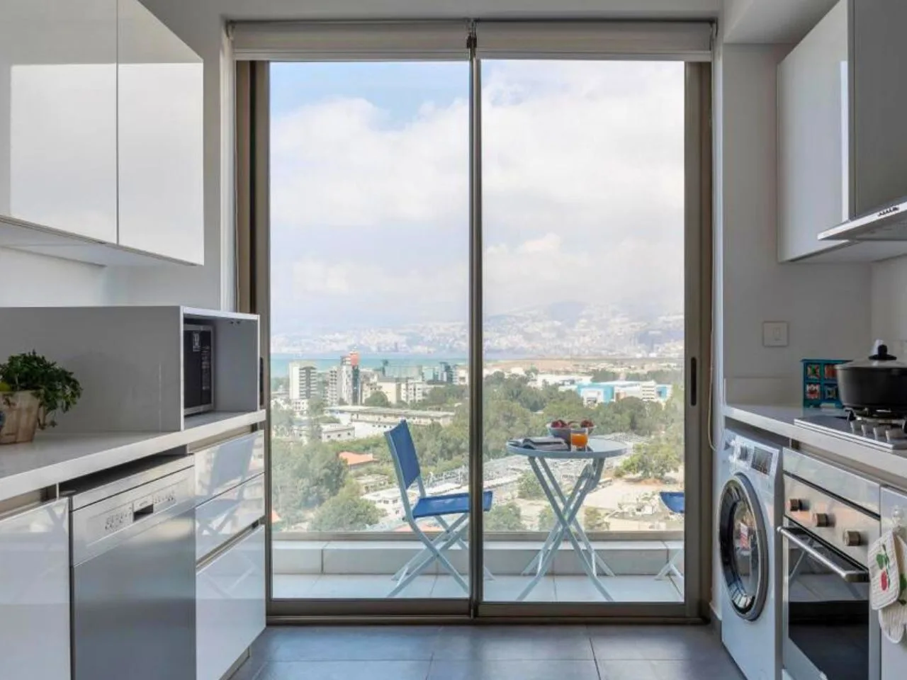 Apartment for Sale in Mar Mikhael, Beirut, Lebanon — الصورة 6