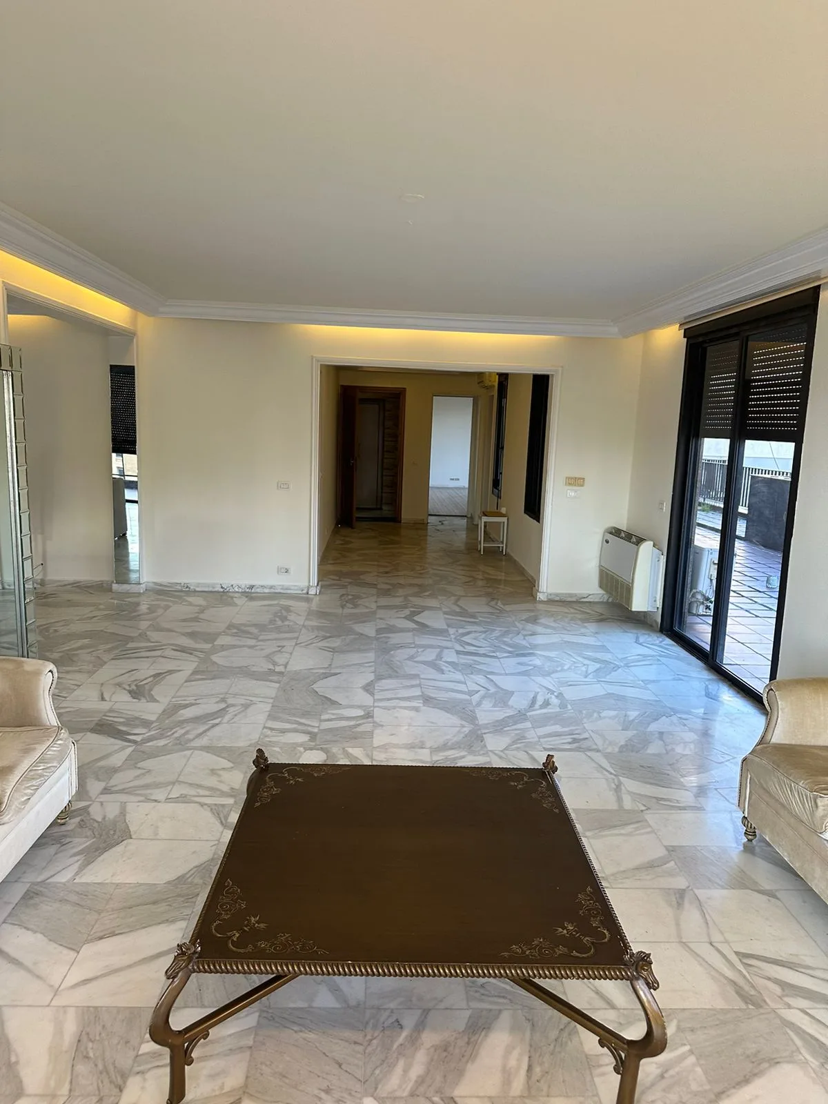 Apartment for Sale in Badaro, Beirut, Lebanon — الصورة 2