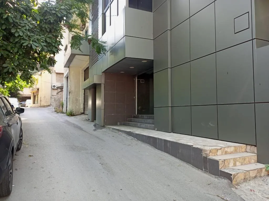 Shop for rent in Furn Chebbak — الصورة 2