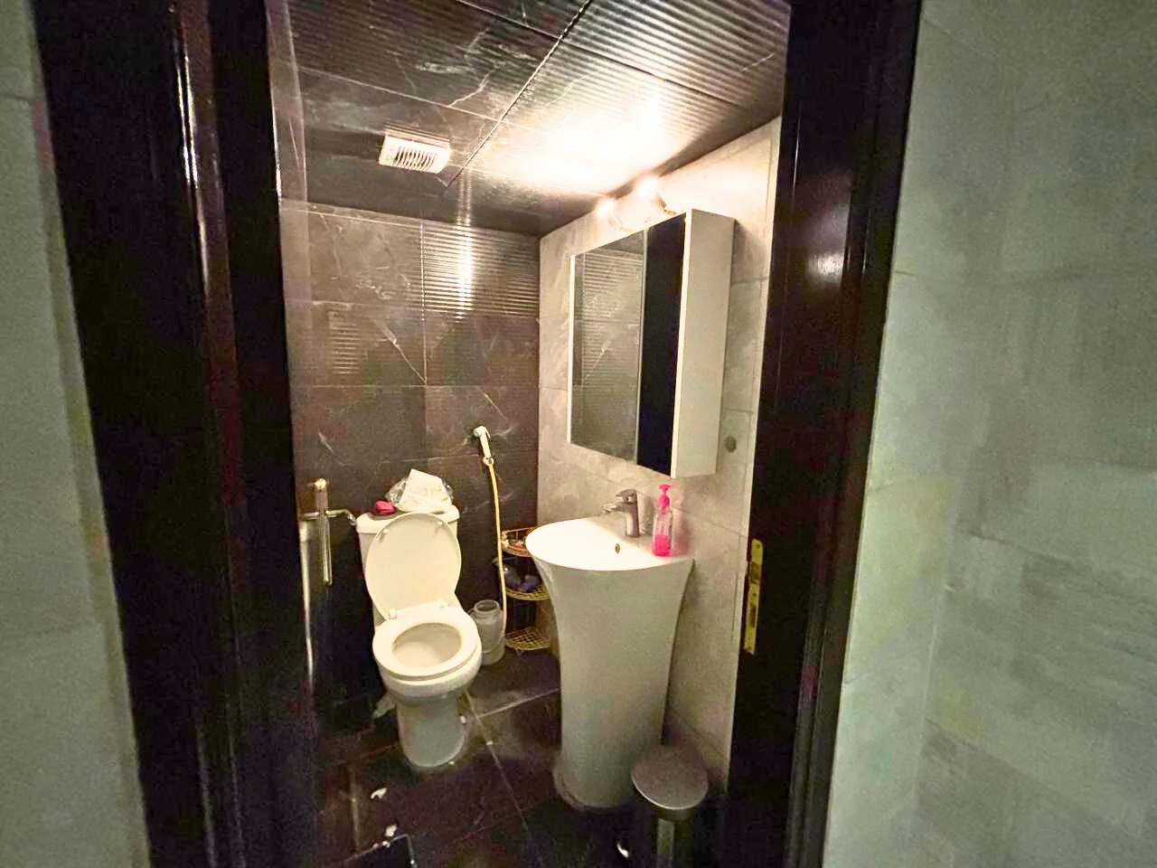 Apartment for Sale in Forn El Chebbak, Lebanon — الصورة 8