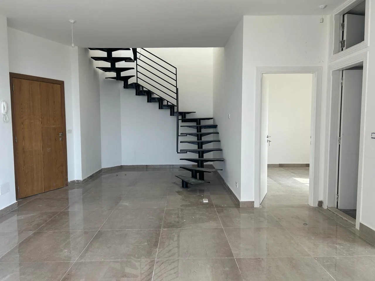 Apartment for Sale in Ras Osta, Lebanon — الصورة 1