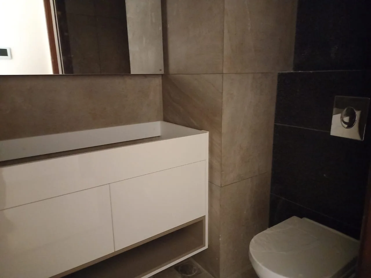 Apartment for Sale in Ballouneh — الصورة 6