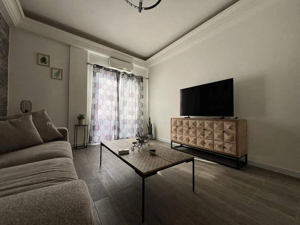 Apartment for Sale in Mar Mikhael, Beirut, Lebanon — الصورة 2