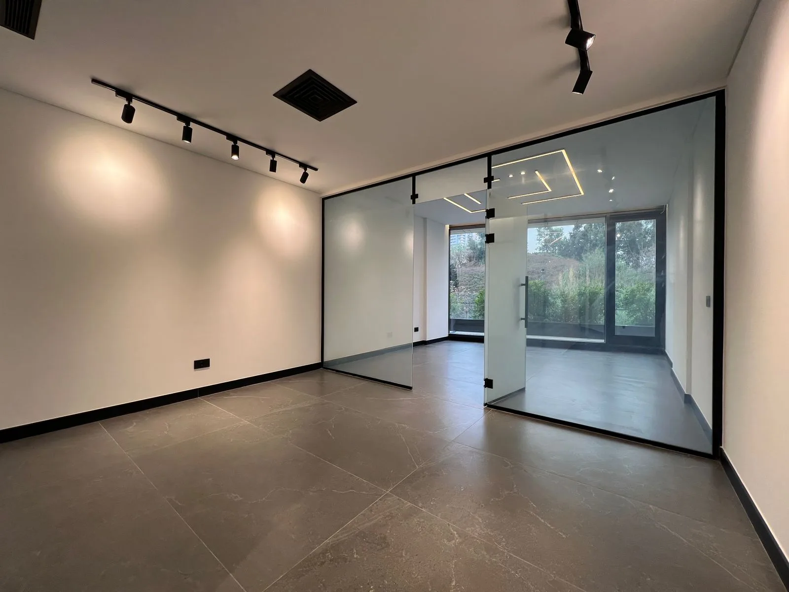 Office for Rent in Syoufi, Beirut, Lebanon — الصورة 3