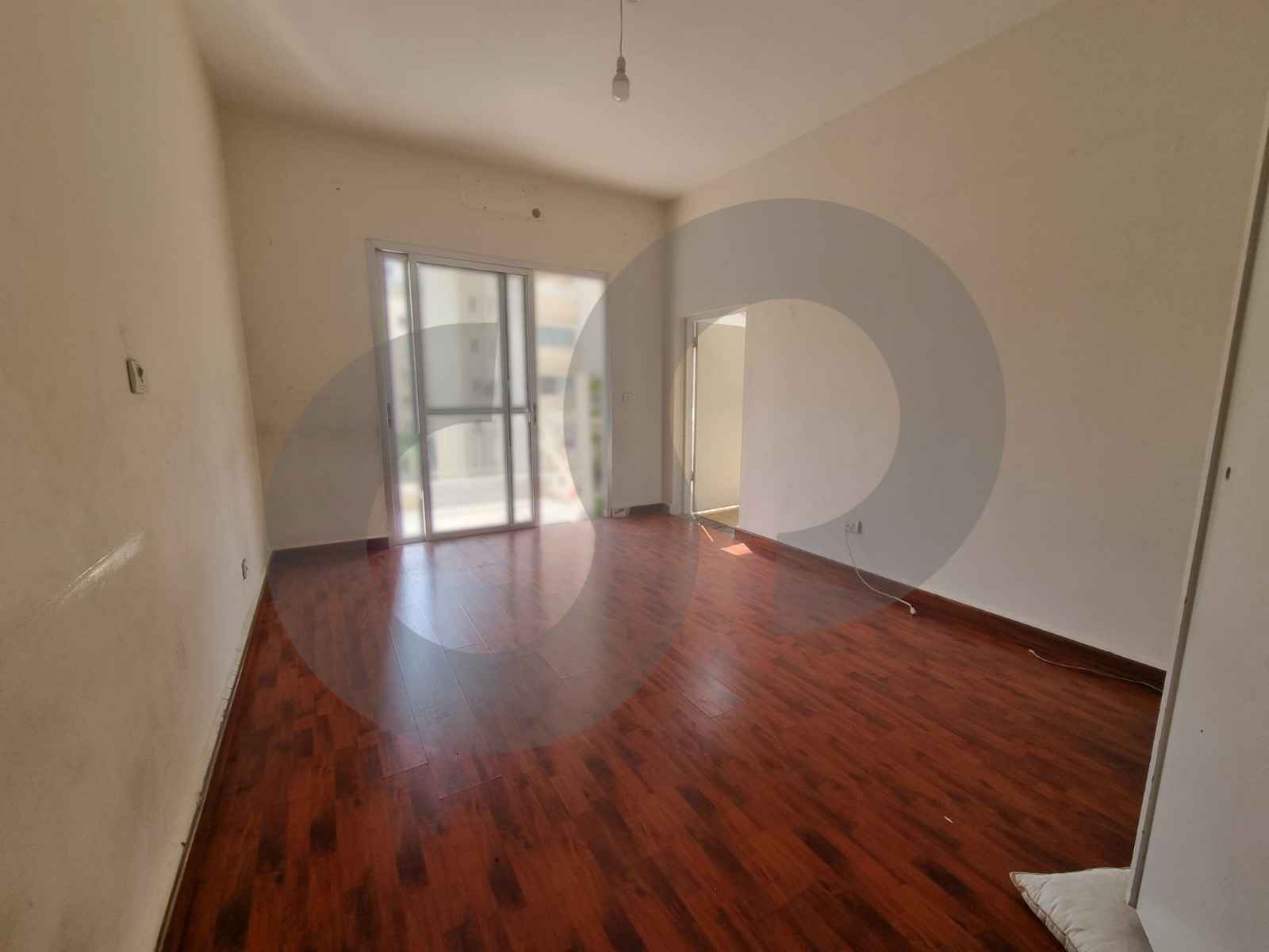 RENTAL DEAL/ offering bright interiors, a practical layout/SAKIET AL JANZEER,BEIRUT — الصورة 3