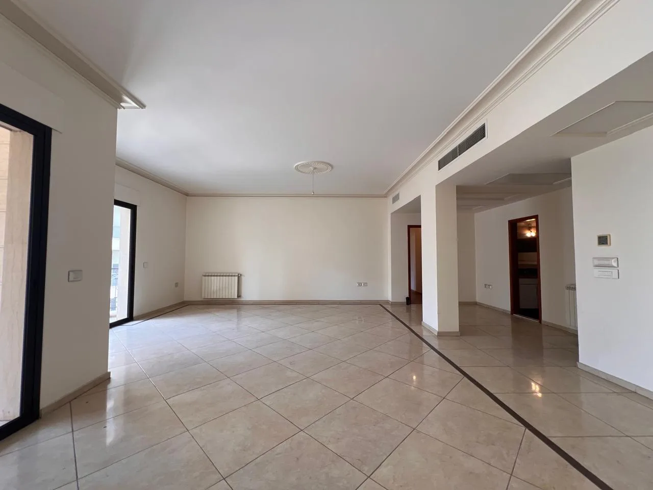 Apartment for Sale in Sioufi — الصورة 3