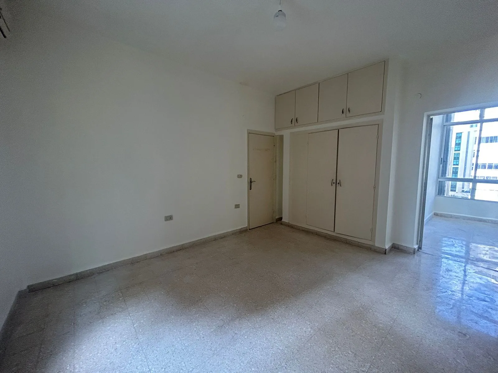 Apartment for Sale in Raoucheh, Beirut, Lebanon — الصورة 4
