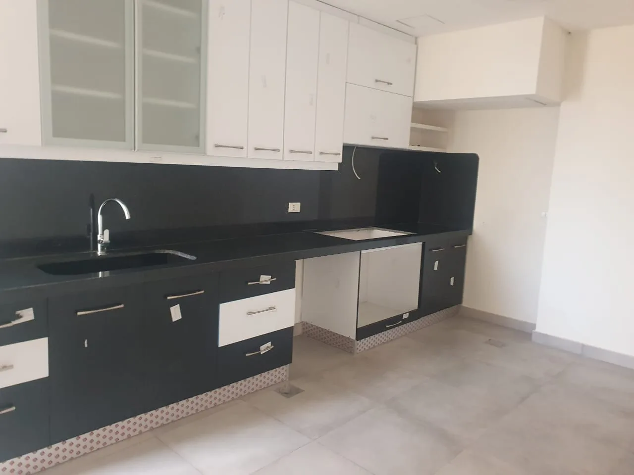 Apartment for Sale in Spears, Beirut, Lebanon — الصورة 4