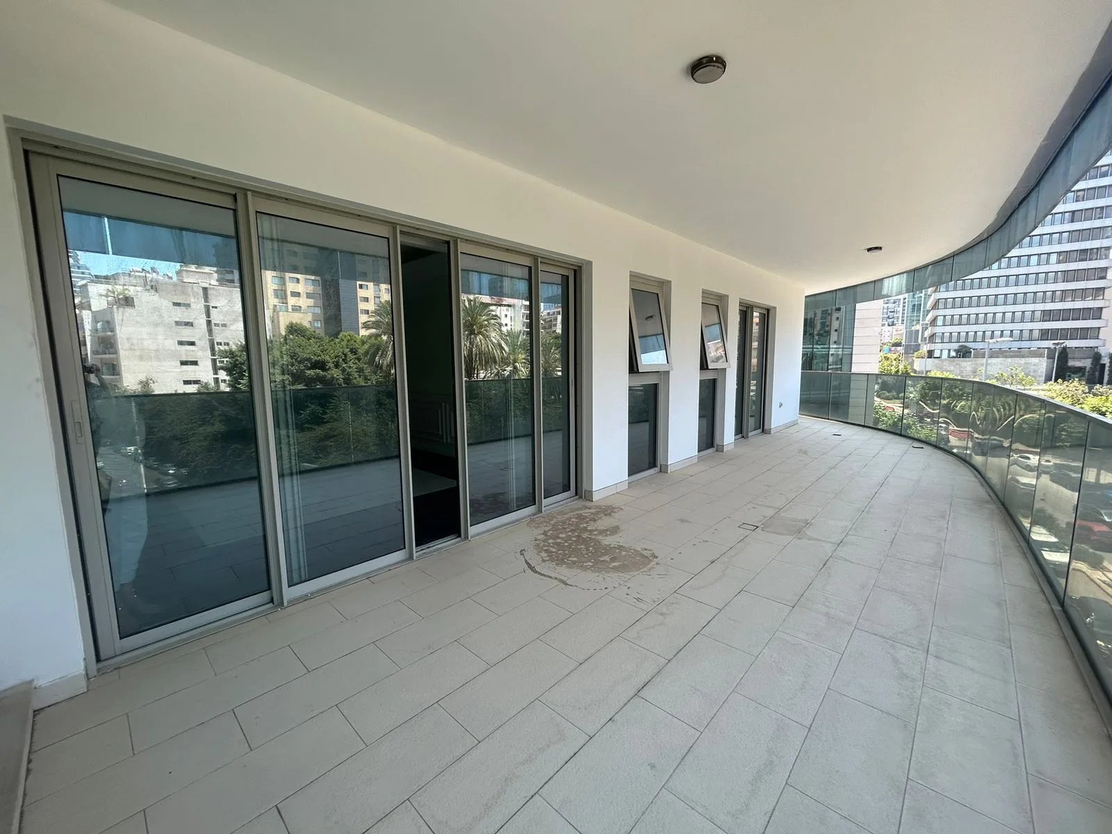 Apartment for Sale in Downtown — الصورة 2