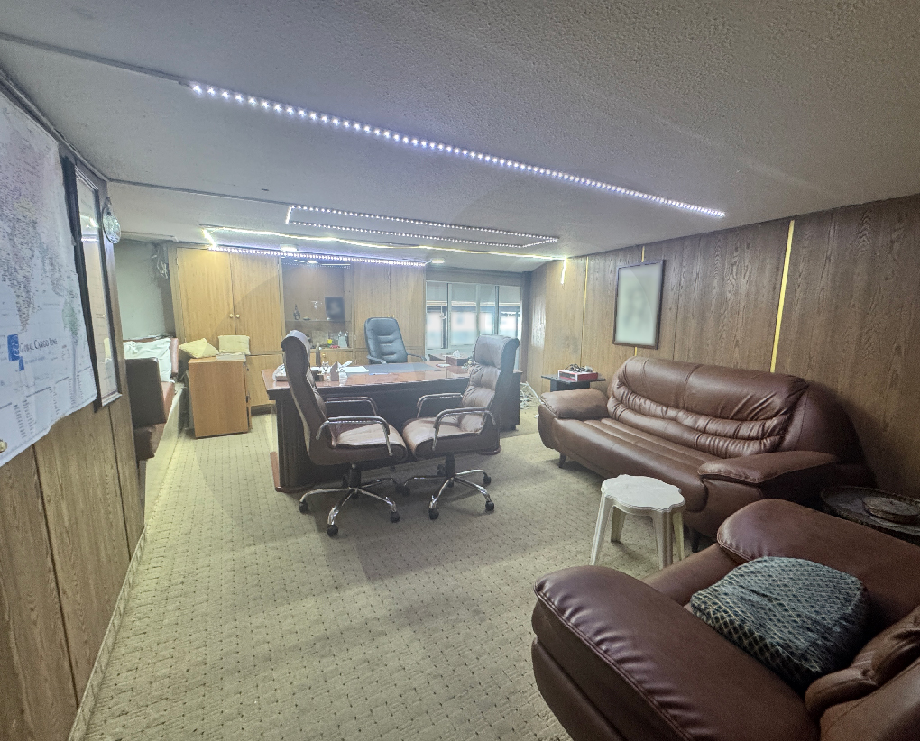 SHOWROOM/main road/Hazmiyeh — الصورة 3